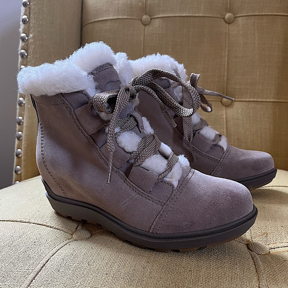 Tan Sorel Evie II Booties size 5.5